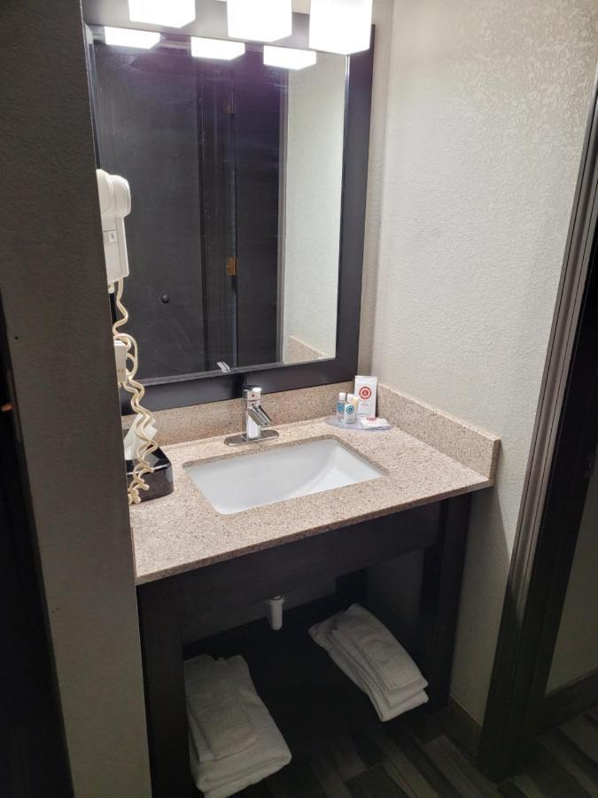 Comfort Inn Cleveland Airport Middleburg Heights Exterior foto