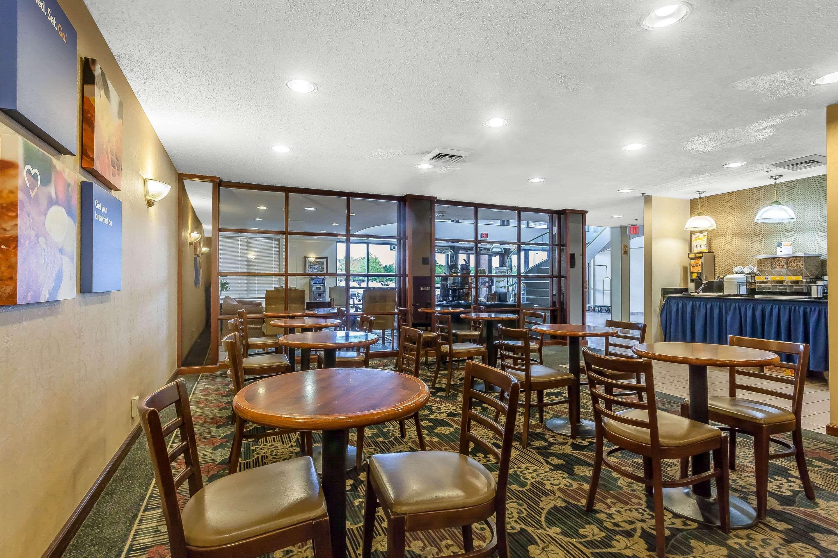 Comfort Inn Cleveland Airport Middleburg Heights Exterior foto