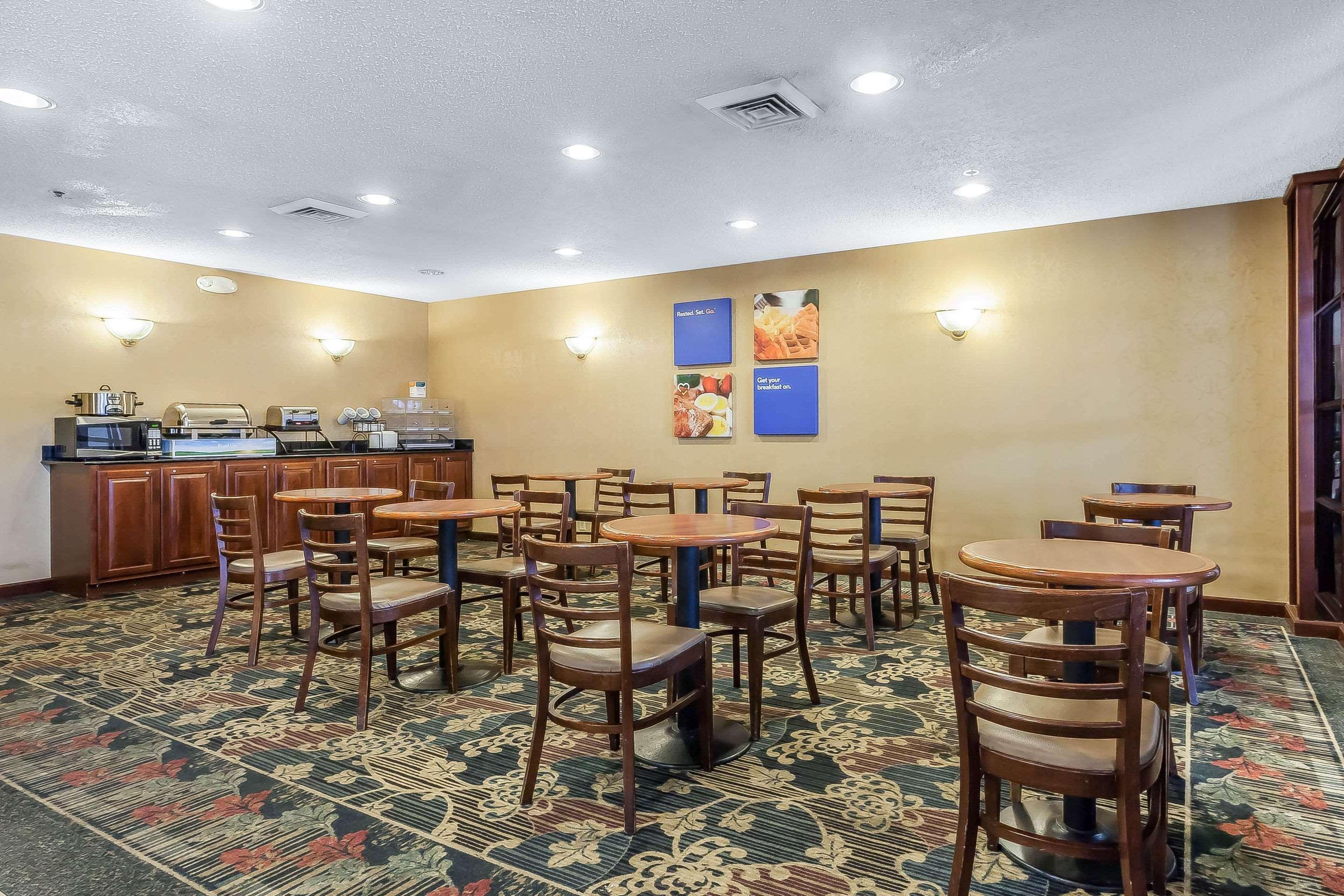 Comfort Inn Cleveland Airport Middleburg Heights Exterior foto
