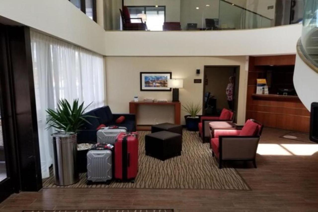 Comfort Inn Cleveland Airport Middleburg Heights Exterior foto