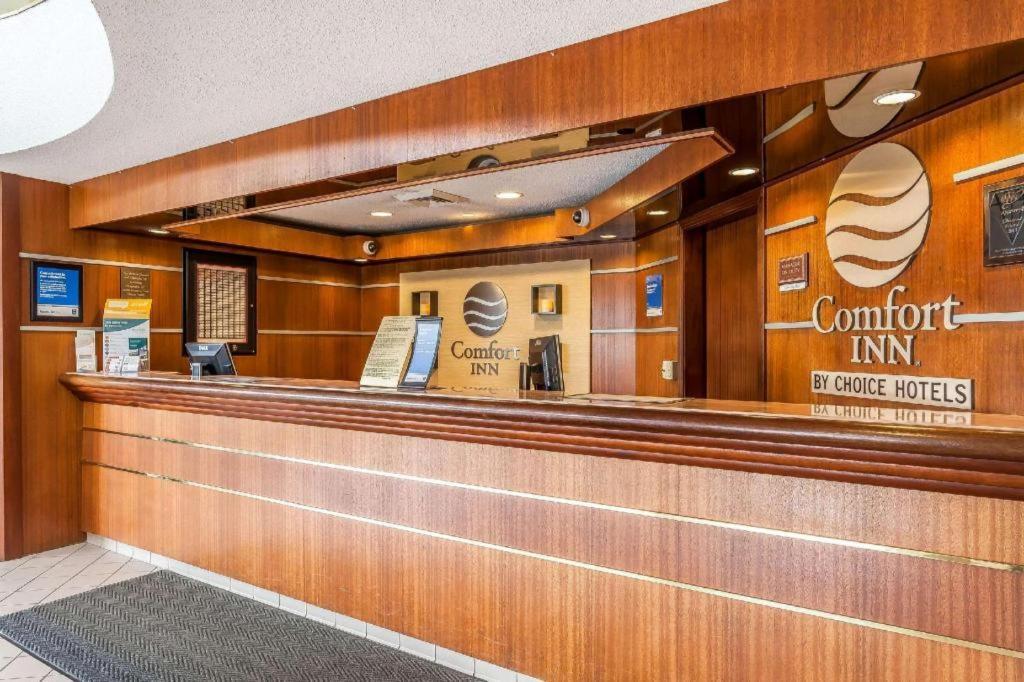 Comfort Inn Cleveland Airport Middleburg Heights Exterior foto