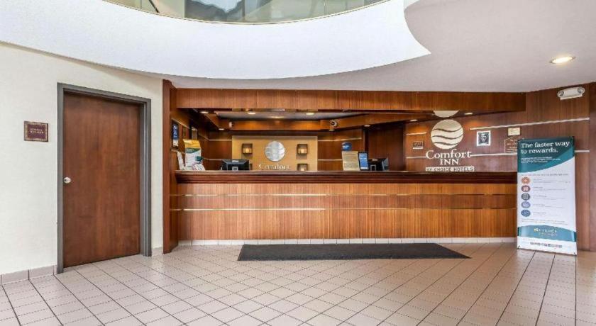Comfort Inn Cleveland Airport Middleburg Heights Exterior foto